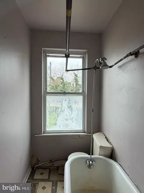 Bath - 1827 N Milton Ave, Baltimore, MD 21213 photo 1 of 1