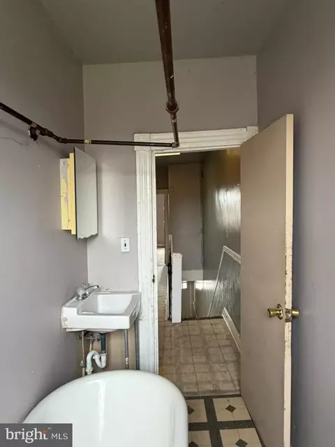Entry Way - 1827 N Milton Ave, Baltimore, MD 21213 photo 17 of 21