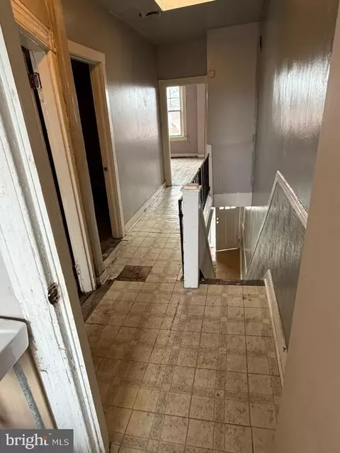 Entry Way - 1827 N Milton Ave, Baltimore, MD 21213 photo 9 of 21