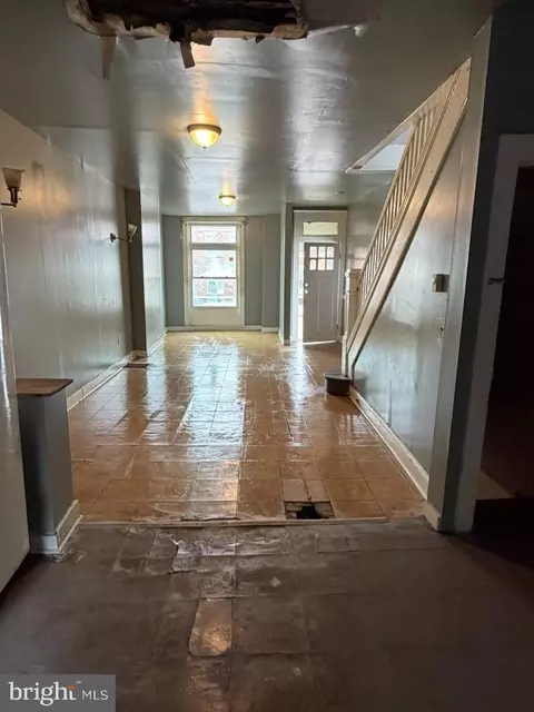 Entry Way - 1827 N Milton Ave, Baltimore, MD 21213 photo 7 of 21