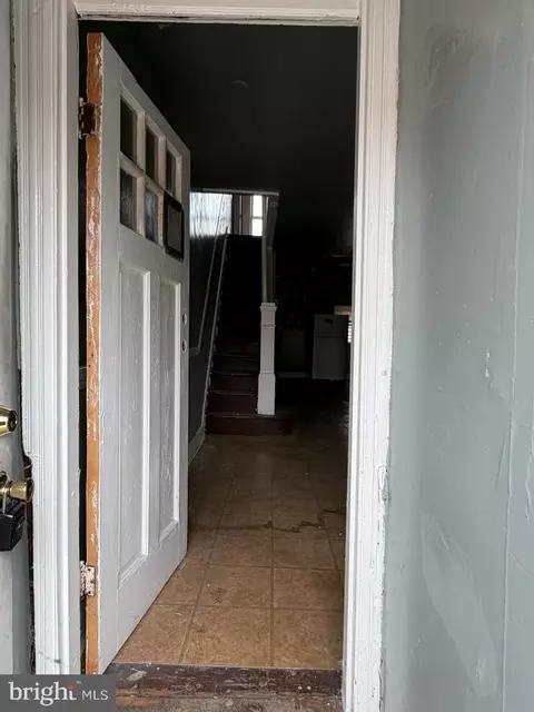 Entry Way - 1827 N Milton Ave, Baltimore, MD 21213 photo 1 of 21