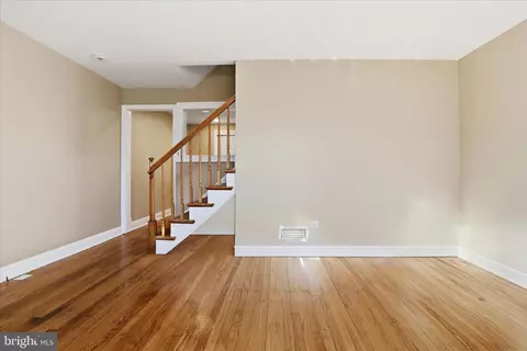 Living - 738 Yale Ave, Baltimore, MD 21229 photo 1 of 2
