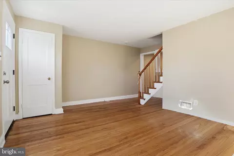 Living - 738 Yale Ave, Baltimore, MD 21229 photo 2 of 2