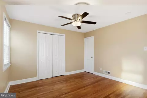 Bedroom - 738 Yale Ave, Baltimore, MD 21229 photo 2 of 3