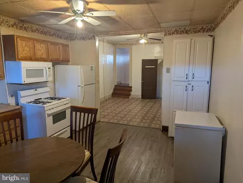 Entry Way - 3442 Belair Rd, Baltimore, MD 21213 photo 2 of 4