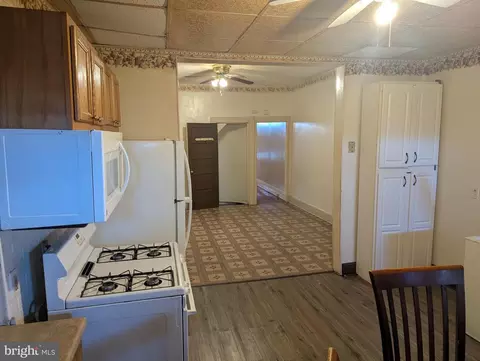 Entry Way - 3442 Belair Rd, Baltimore, MD 21213 photo 3 of 4