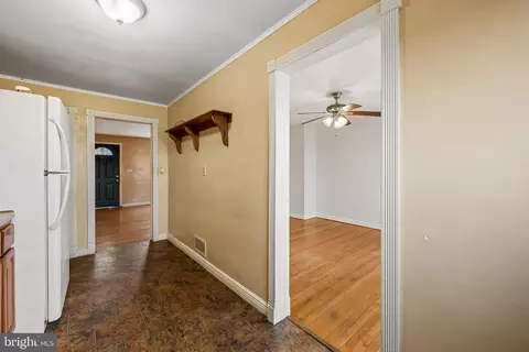 Entry Way - 3517 Elmora Ave, Baltimore, MD 21213 photo 3 of 4