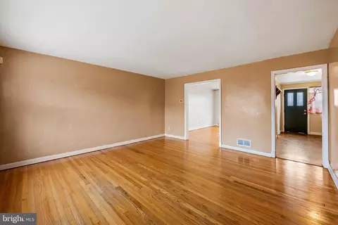 Living - 3517 Elmora Ave, Baltimore, MD 21213 photo 3 of 4