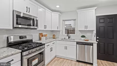 Entry Way - 623 Archer St, Baltimore, MD 21230 photo 3 of 16