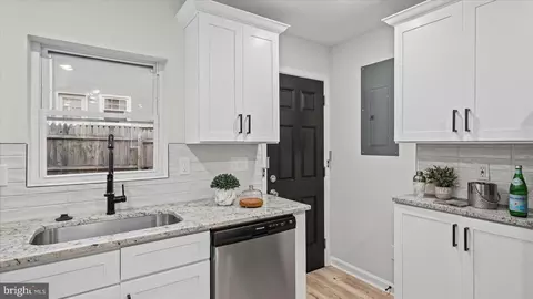 Entry Way - 623 Archer St, Baltimore, MD 21230 photo 7 of 16