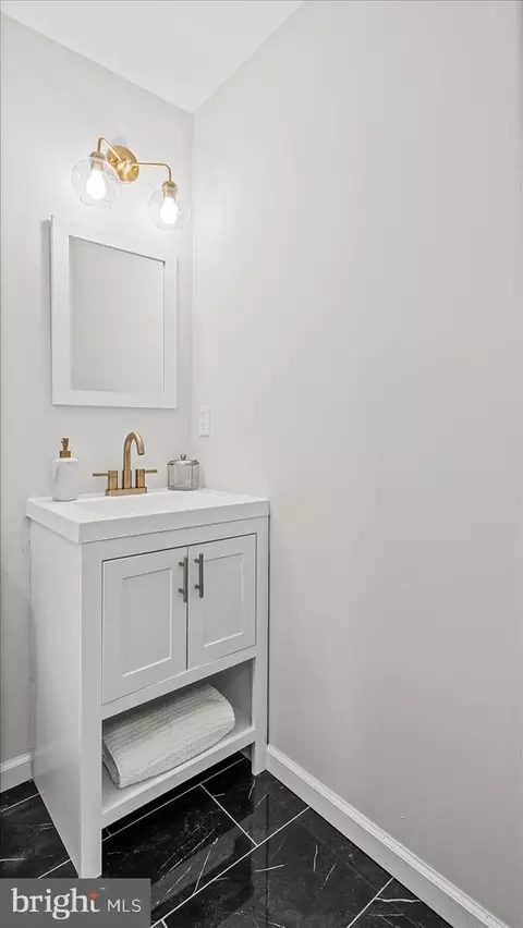 Bath - 623 Archer St, Baltimore, MD 21230 photo 3 of 4