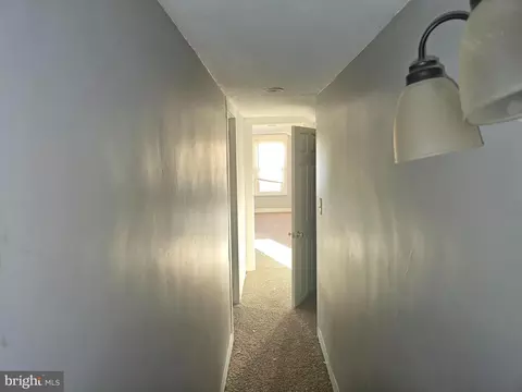 Entry Way - 307 S Augusta Ave, Baltimore, MD 21229 photo 2 of 8