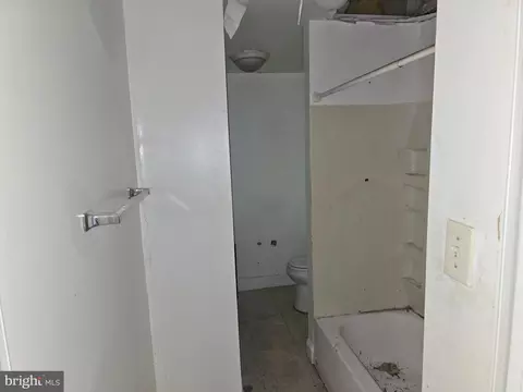 Entry Way - 307 S Augusta Ave, Baltimore, MD 21229 photo 8 of 8