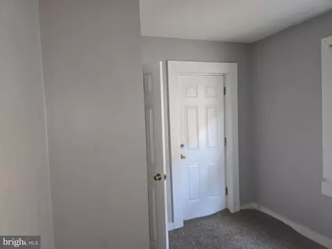 Entry Way - 307 S Augusta Ave, Baltimore, MD 21229 photo 6 of 8