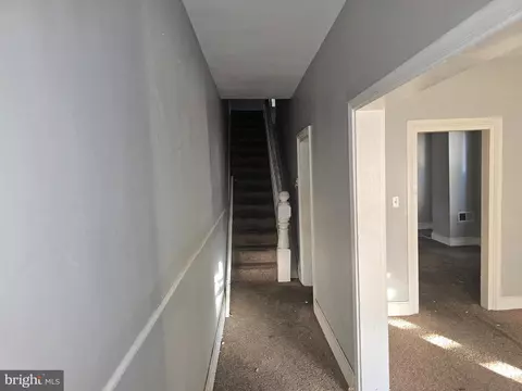 Entry Way - 307 S Augusta Ave, Baltimore, MD 21229 photo 7 of 8