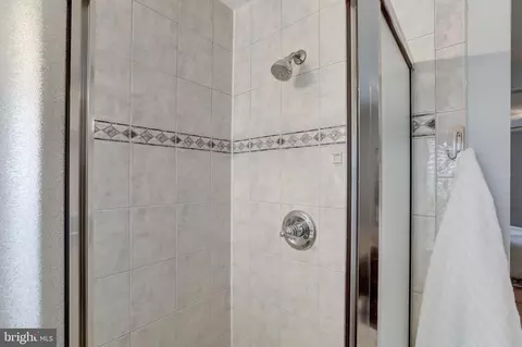Bath - 2828 Odonnell St, Baltimore, MD 21224 photo 3 of 5