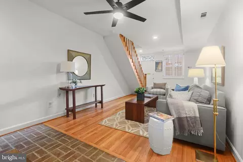 Entry Way - 2828 Odonnell St, Baltimore, MD 21224 photo 2 of 6