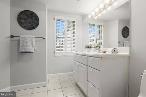 Bath - 2828 Odonnell St, Baltimore, MD 21224 photo 4 of 5