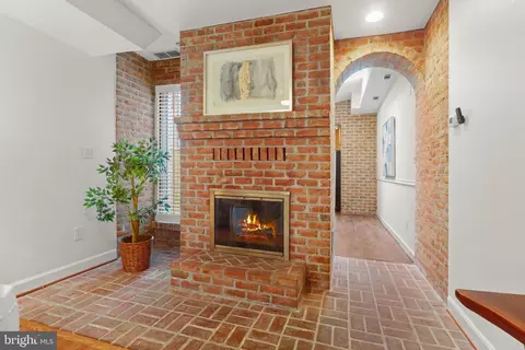 Entry Way - 2828 Odonnell St, Baltimore, MD 21224 photo 3 of 6