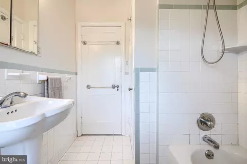 Bath - 5000 Broadmoor Rd, Baltimore, MD 21212 photo 5 of 7