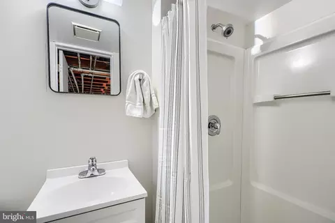 Bath - 5000 Broadmoor Rd, Baltimore, MD 21212 photo 6 of 7