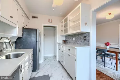 Kitchen - 5000 Broadmoor Rd, Baltimore, MD 21212 photo 4 of 7