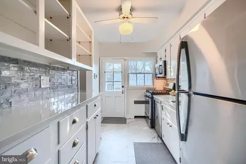 Kitchen - 5000 Broadmoor Rd, Baltimore, MD 21212 photo 5 of 7