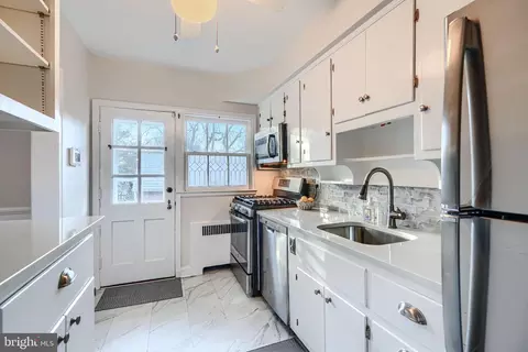Kitchen - 5000 Broadmoor Rd, Baltimore, MD 21212 photo 6 of 7