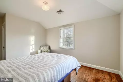 Bedroom - 5000 Broadmoor Rd, Baltimore, MD 21212 photo 5 of 7