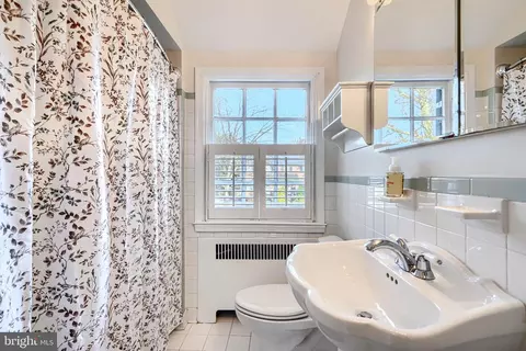 Bath - 5000 Broadmoor Rd, Baltimore, MD 21212 photo 2 of 7
