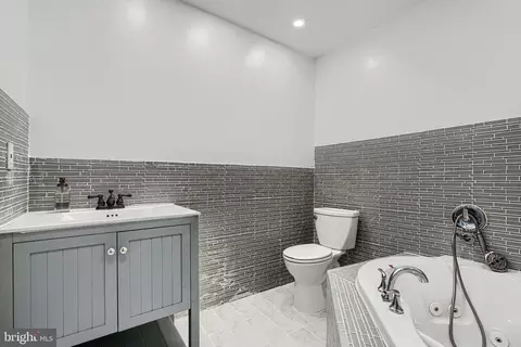 703 George St, Baltimore, MD 21201 photo 24