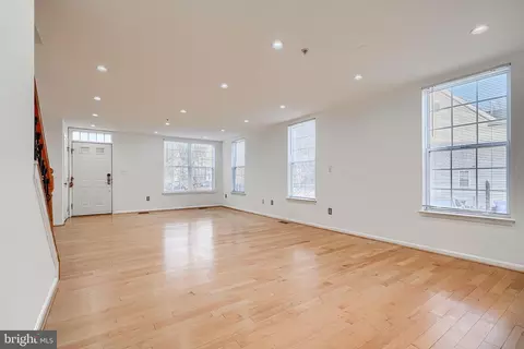 703 George St, Baltimore, MD 21201 photo 5