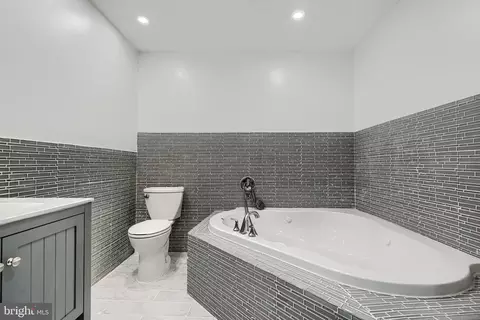 703 George St, Baltimore, MD 21201 photo 23