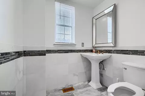 703 George St, Baltimore, MD 21201 photo 8