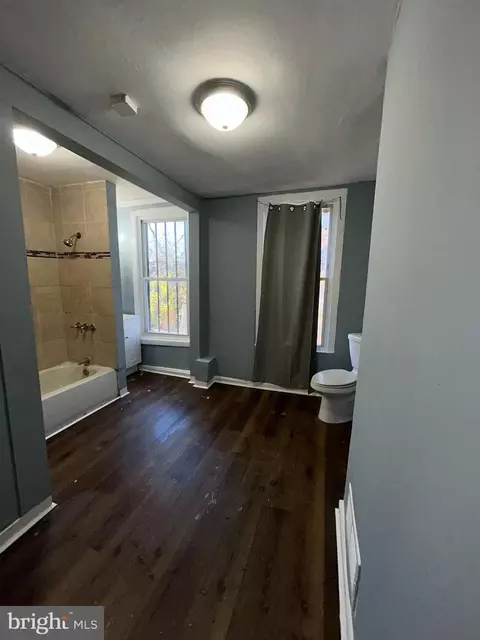 Entry Way - 337 S Mount St, Baltimore, MD 21223 photo 2 of 2
