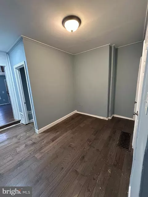 Entry Way - 337 S Mount St, Baltimore, MD 21223 photo 1 of 2