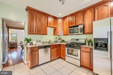 Kitchen - 14 E Hamburg St E, Baltimore, MD 21230 photo 4 of 5