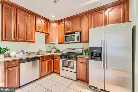 Kitchen - 14 E Hamburg St E, Baltimore, MD 21230 photo 3 of 5