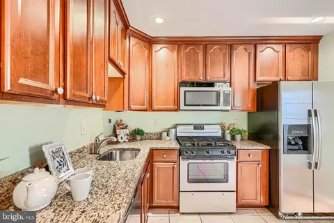 Kitchen - 14 E Hamburg St E, Baltimore, MD 21230 photo 2 of 5