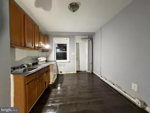 Entry Way - 720 N Rose St, Baltimore, MD 21205 photo 4 of 19
