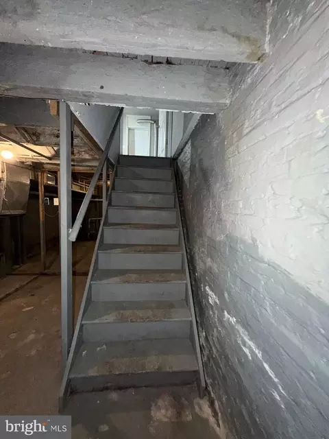 Entry Way - 720 N Rose St, Baltimore, MD 21205 photo 10 of 19