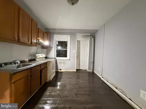 Entry Way - 720 N Rose St, Baltimore, MD 21205 photo 5 of 19
