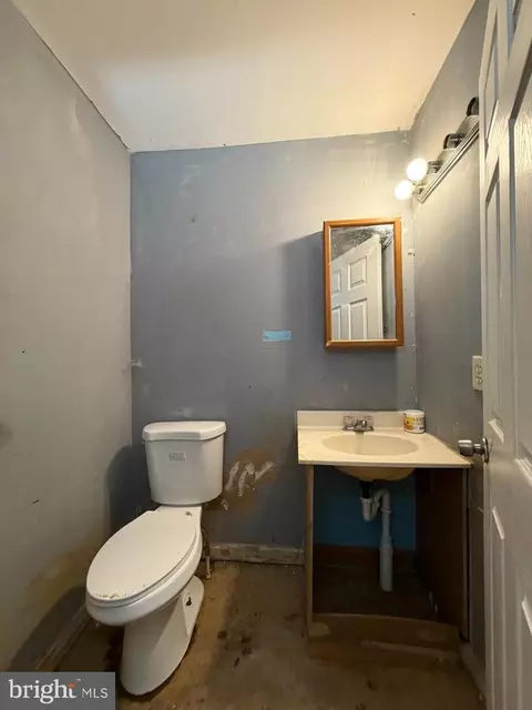 Bath - 720 N Rose St, Baltimore, MD 21205 photo 1 of 2