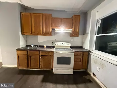 Entry Way - 720 N Rose St, Baltimore, MD 21205 photo 6 of 19