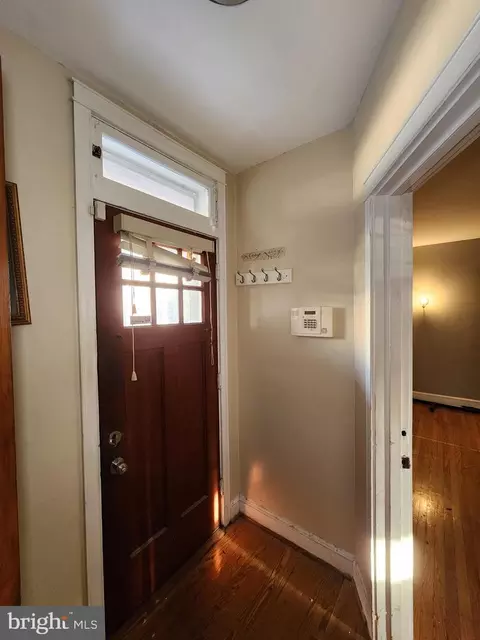 Entry Way - 4327 Shamrock Ave, Baltimore, MD 21206 photo 5 of 25
