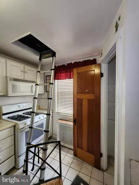 Kitchen - 4327 Shamrock Ave, Baltimore, MD 21206 photo 2 of 4