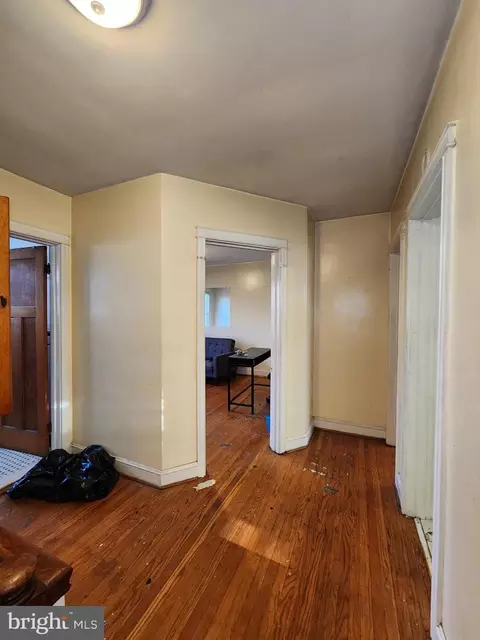 Entry Way - 4327 Shamrock Ave, Baltimore, MD 21206 photo 9 of 25