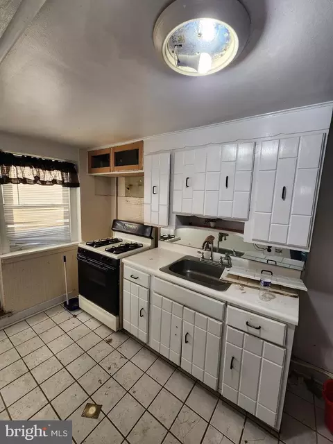 Kitchen - 4327 Shamrock Ave, Baltimore, MD 21206 photo 4 of 4