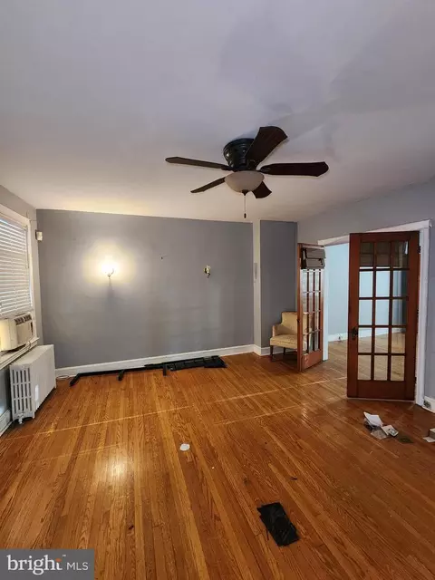Living - 4327 Shamrock Ave, Baltimore, MD 21206 photo 4 of 4