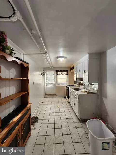 Entry Way - 4327 Shamrock Ave, Baltimore, MD 21206 photo 15 of 25